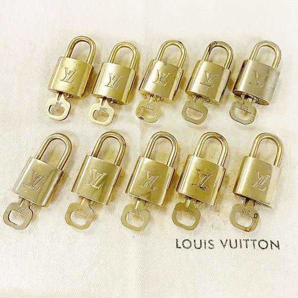 Authentic LOUIS VUITTON LV 10 SET PADLOCK CADENA KEY BAG CHARM GOLD PLATED - Picture 4 of 4
